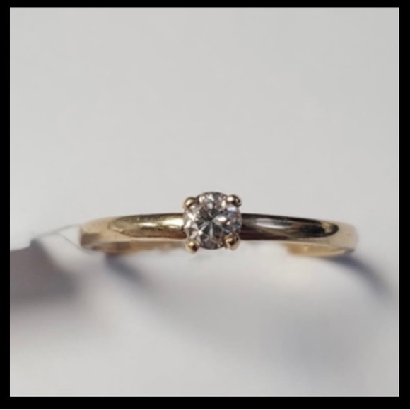 .06 Carat Diamond Ring (10K) - Picture 2 of 2